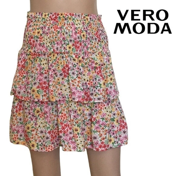 Vero Moda NWOT Layered Ruffled Floral Skirt Shirred Smocked Wide Waistband NWOT - Picture 1 of 10